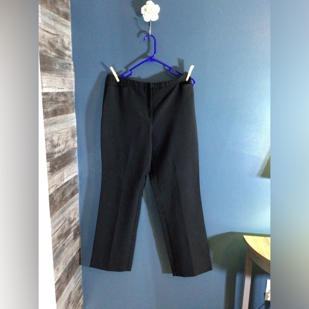 12 average NewYork & company Black dress pants. (0006)
